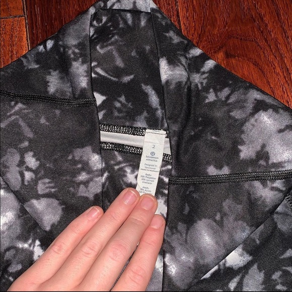 Tie Dye Lululemon Leggings w mesh - Picture 6 of 6